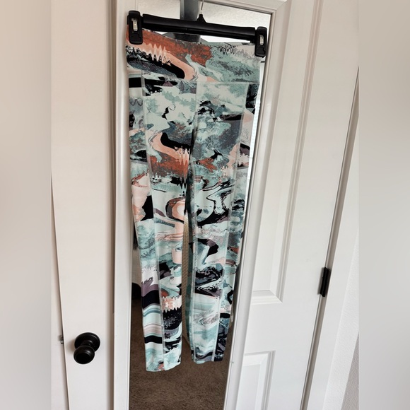 Under Armour Leggings - Picture 6 of 11